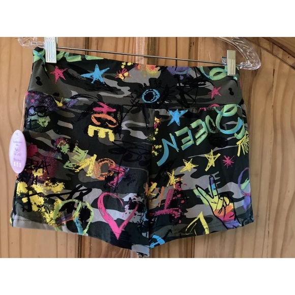 Women's Full Circle Trends Green soft athletic running shorts size L - NWT - Picture 5 of 8